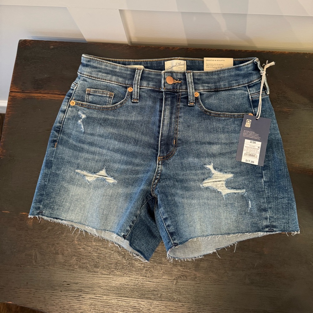 NWT Universal Thread High-Rise Midi Distressed Jean Short Size 2/26